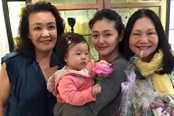 珠宝全归女儿！宝石里植入芯片谁也拿不走AG真人国际厅大S早有预谋：价值上亿(图3)